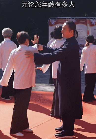 kaiyun官网最狂“八段锦天才”被封杀：你以为的养生其实是在送命！(图2)