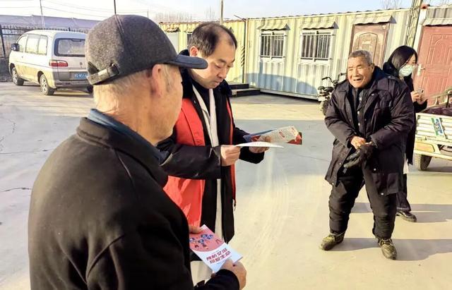 冬日送健康他们心里甜滋滋(图3) 冬日送健康他们心里甜滋滋(图3)