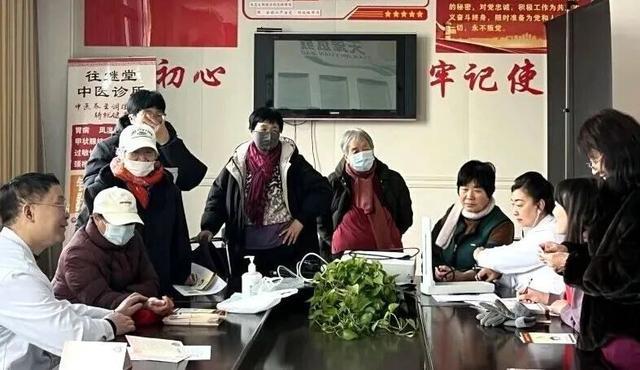 冬日送健康他们心里甜滋滋(图5) 冬日送健康他们心里甜滋滋(图5)