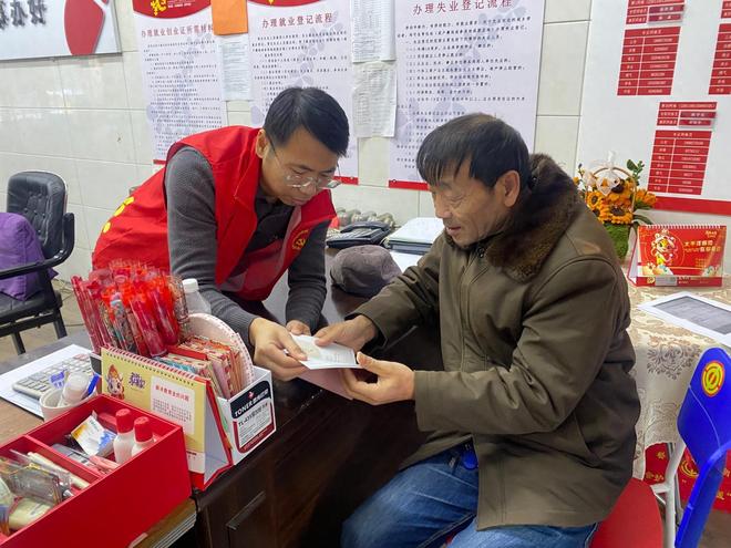 哈市香坊区大庆路街道开展冬季养生专题宣传助居民顺时养护身心(图1)