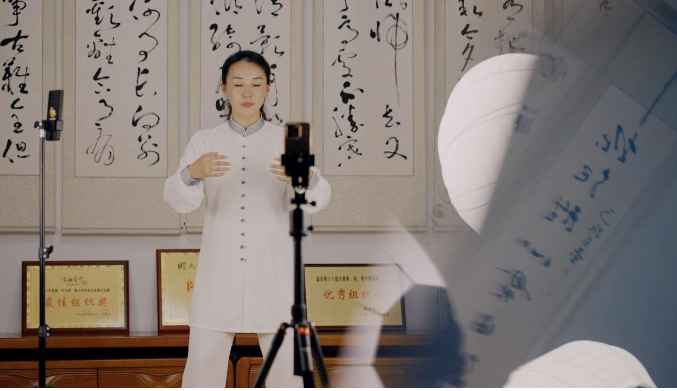 以“兴趣”为引简橙太极开启银龄健康生活新方式(图2) 以“兴趣”为引简橙太极开启银龄健康生活新方式(图2)